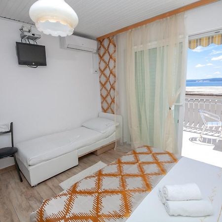Apartments By The Sea Duce, Omis - 2992 Dugi Rat Room photo