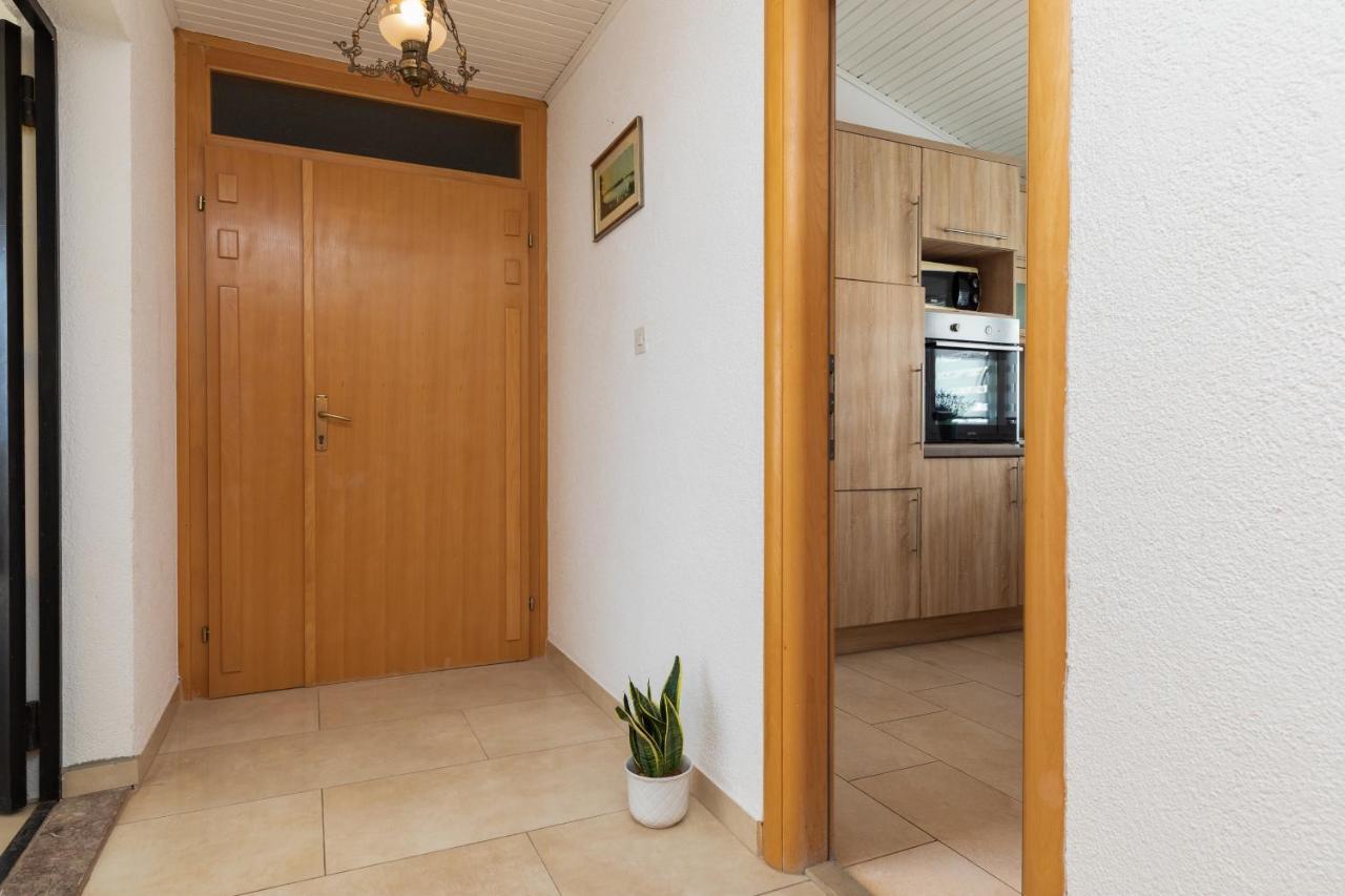 Apartments By The Sea Duce, Omis - 2992 Dugi Rat Exterior photo