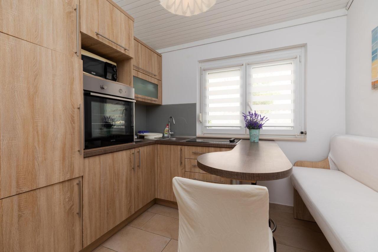 Apartments By The Sea Duce, Omis - 2992 Dugi Rat Exterior photo