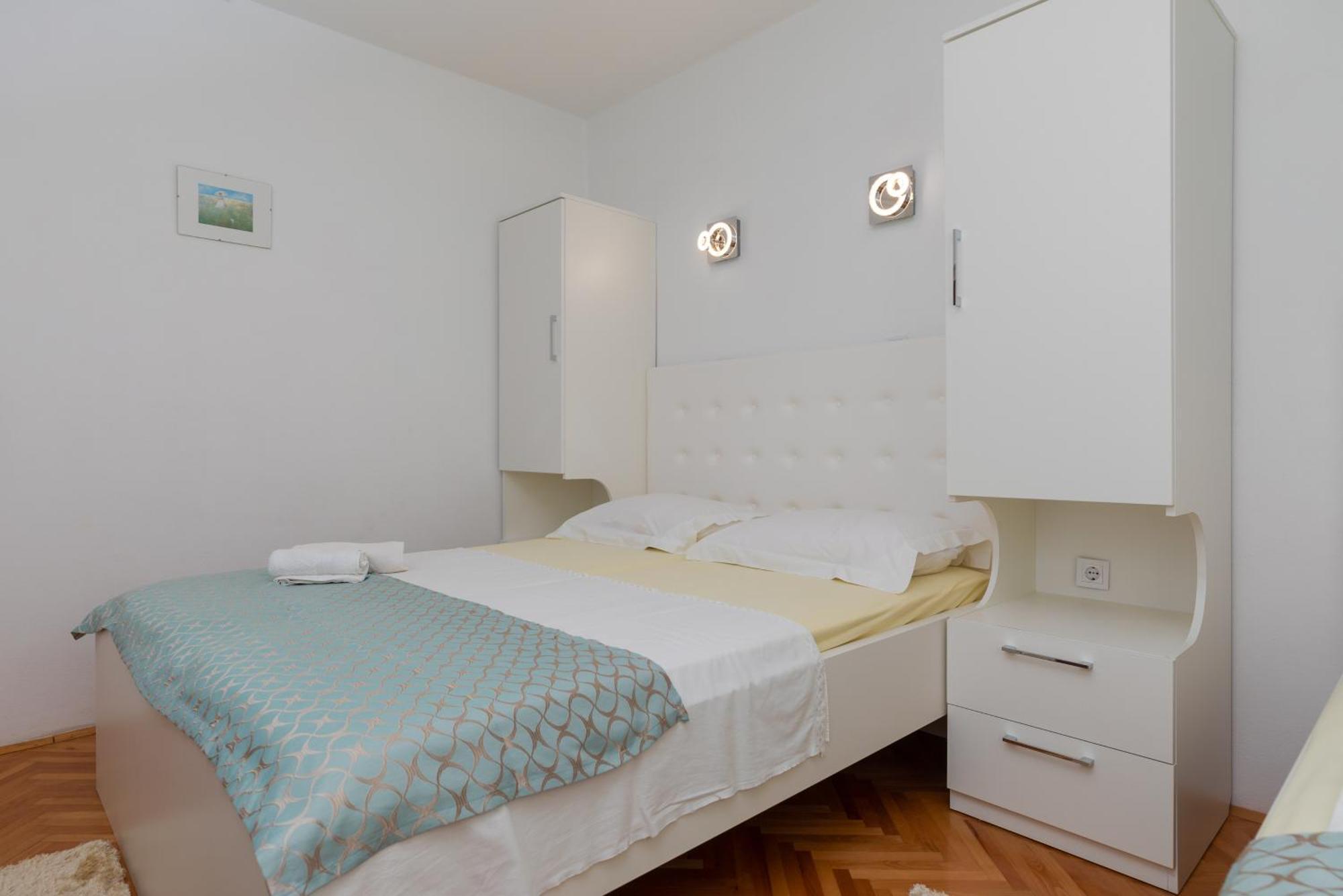 Apartments By The Sea Duce, Omis - 2992 Dugi Rat Room photo