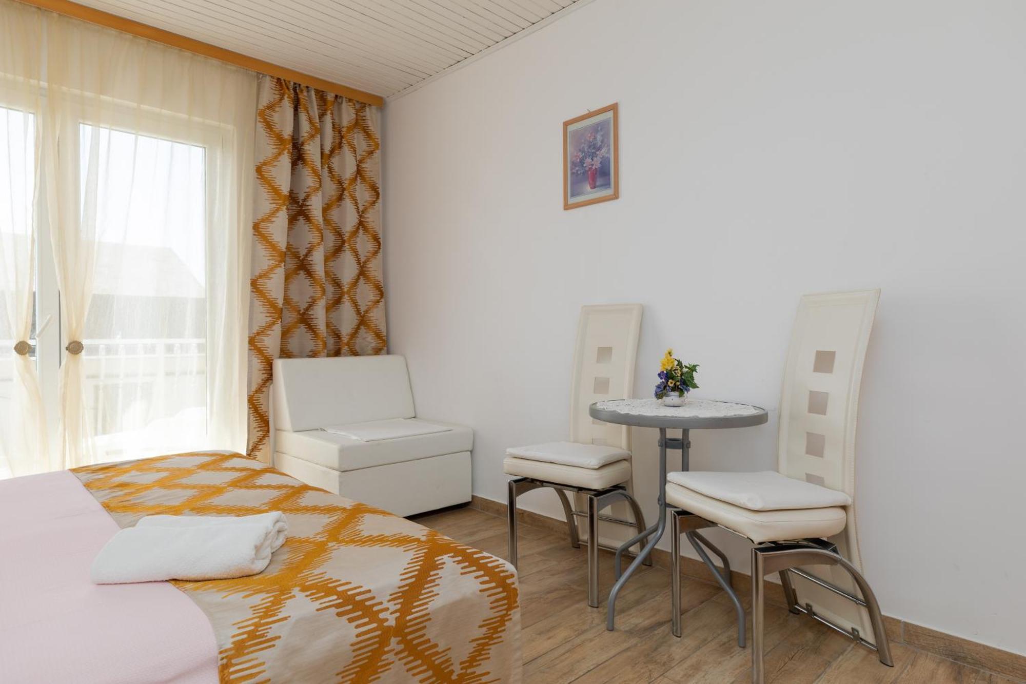 Apartments By The Sea Duce, Omis - 2992 Dugi Rat Room photo