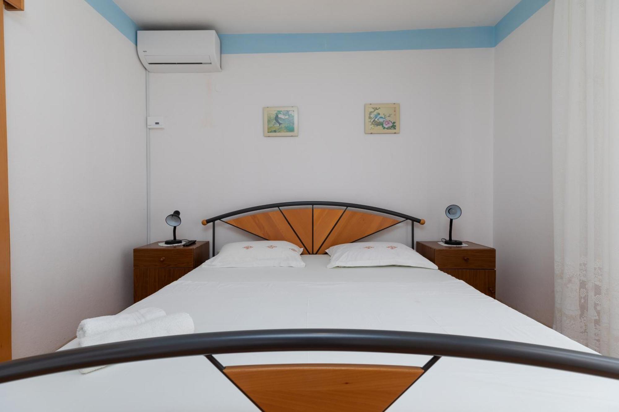 Apartments By The Sea Duce, Omis - 2992 Dugi Rat Room photo